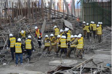 Hiện trường vụ sập công trình khiến 74 người thiệt mạng.

