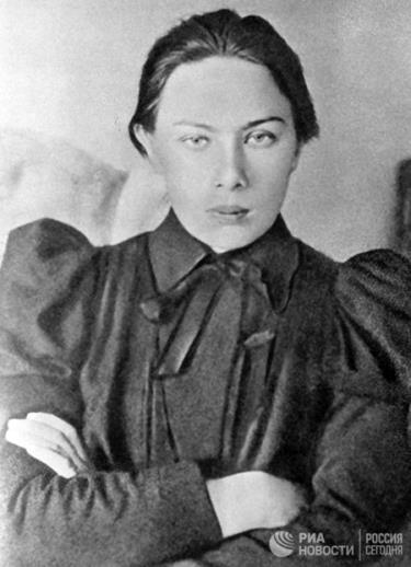 Bà Nadezhda Konstantinovna Krupskaya.