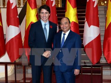 Thủ tướng Nguyễn Xuân Phúc và Thủ tướng Canada Justin Trudeau trước khi tiến hành hội đàm tại Trụ sở Chính phủ.