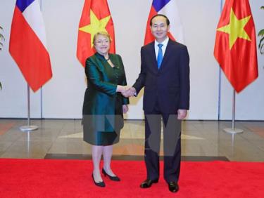 Chủ tịch nước Trần Đại Quang đón Tổng thống Michelle Bachelet Jeria.