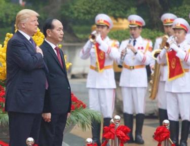 Chủ tịch nước Trần Đại Quang chủ trì lễ đón Tổng thống Donald Trump.