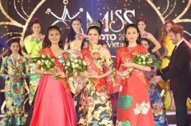 Vũ Hương Giang đăng quang Miss Photo 2017.