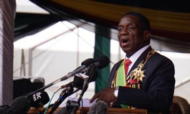 Ông Emmerson Mnangagwa phát biểu tại sân vận động quốc gia ở thủ đô Harare, Zimbabwe, vào ngày nhậm chức 24/11.