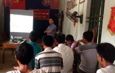 Một buổi tư vấn tại Câu lạc bộ người nhiễm HIV Yên Phú.
