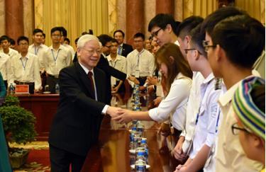 Tổng Bí thư, Chủ tịch nước Nguyễn Phú Trọng gặp mặt các học sinh, sinh viên tiêu biểu chiều 3/11.