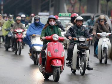 Gió mùa đông bắc gây mưa rào và dông, trời trở lạnh.