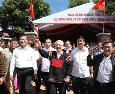 Tổng Bí thư, Chủ tịch nước Nguyễn Phú Trọng dự Ngày hội Đại đoàn kết toàn dân tộc các buôn, thôn xã Dur Kmăl, huyện Krông Ana.