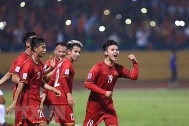 Quang Hải (số 19) và các cầu thủ Việt Nam trong trận thắng Campuchia 3-0.