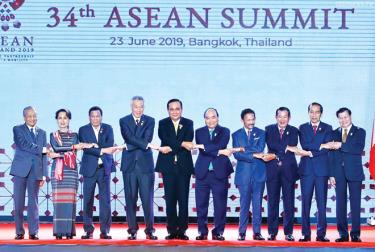 Các nhà lãnh đạo ASEAN tại Lễ khai mạc Hội nghị Cấp cao ASEAN lần thứ 34, ngày 26/6 tại Bangkok, Thái Lan.