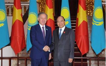 Thủ tướng Nguyễn Xuân Phúc tiếp Chủ tịch Hạ viện Kazakhstan Nurlan Nigmatulin.