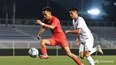 U22 Lào (trái) dự SEA Games 30 với nhiều cầu thủ trẻ.