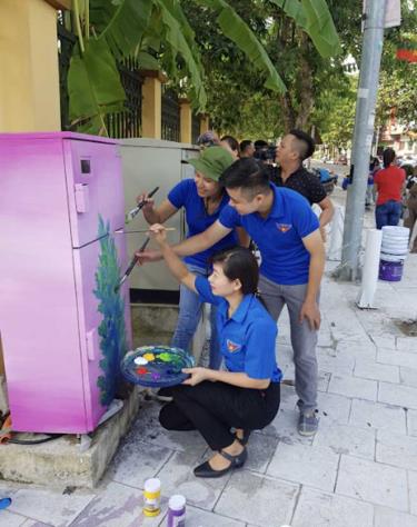 Công trình tủ điện nở hoa của Thành đoàn Yên Bái đã góp phần làm đẹp tuyến đường điểm.