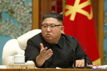 Nhà lãnh đạo Triều Tiên Kim Jong-un tại cuộc họp Bộ Chính trị đảng Lao động Triều Tiên, trong ảnh do KCNA công bố ngày 16/11.
