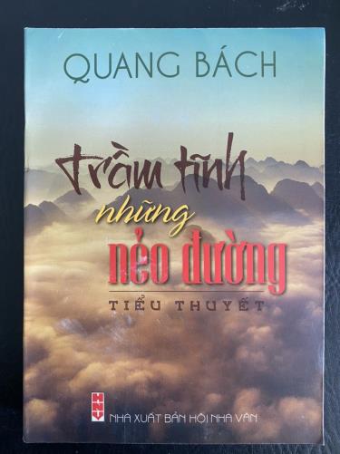 Bìa 1 cuốn sách “Trầm tĩnh những nẻo đường” của tác giả, nhà giáo Lương Quang Bách