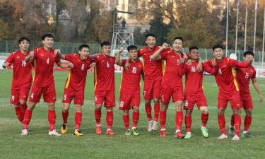 U23 Việt Nam mừng chiến thắng 1-0 trước Myanmar hôm 2/11, ở Kyrgyzstan.