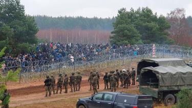 Lực lượng an ninh Ba Lan canh gác biên giới với Belarus.