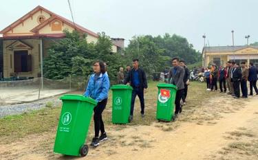 Ra mắt “Mô hình thu gom, vận chuyển và xử lý rác thải sinh hoạt” tại thôn Cống Đá, xã Âu Lâu, thành phố Yên Bái.