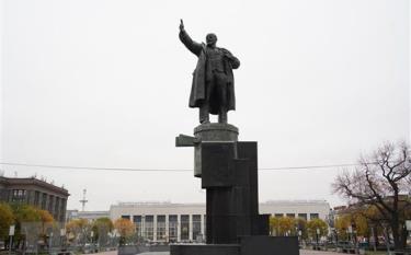 Tượng đài Lenin trước cửa Nhà ga Phần Lan ở St. Petersburg.