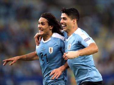 Suarez và Cavani có tên trong danh sách đội tuyển Uruguay.