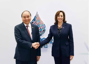 Chủ tịch nước Nguyễn Xuân Phúc và Phó tổng thống Mỹ Kamala Harris tại cuộc gặp sáng 18-11, khi hai lãnh đạo tham dự Tuần lễ Cấp cao APEC 2022, tổ chức ở Bangkok (Thái Lan)