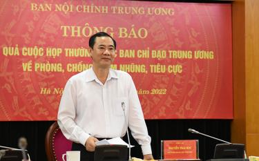 Phó Ban Nội chính Trung ương Nguyễn Thái Học chủ trì họp báo.