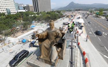 Tượng đài Vua Sejong tại quảng trường Gwanghwamun ở Seoul, thủ đô Hàn Quốc.