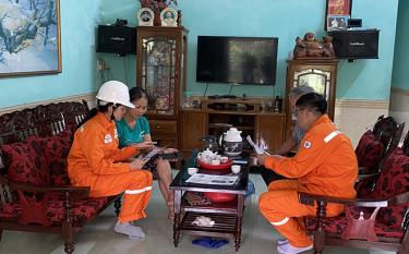 Công ty Điện lực Yên Bái khuyến khích khách hàng cài đặt và sử dụng App chăm sóc khách hàng, Zalo, Fanpage của ngành điện để biết được số điện năng tiêu thụ và số tiền điện cần phải trả hằng tháng.
