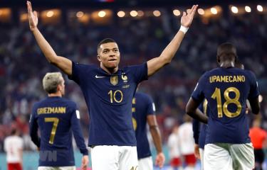 Mbappe tỏa sáng mang vé vào vòng 1/8 World Cup 2022 về cho Pháp sớm 1 lượt trận (Ảnh: AFP/TTXVN)