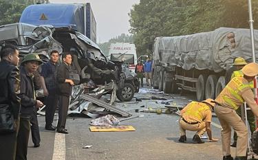 Hiện trường vụ tai nạn giao thông nghiêm trọng xảy ra rạng sáng 31/10 ở Lạng Sơn