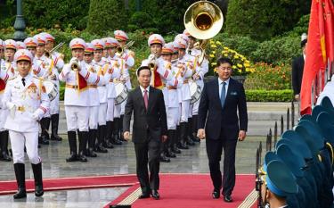 Chủ tịch nước Võ Văn Thưởng chủ trì lễ đón trọng thể Tổng thống Mông Cổ.