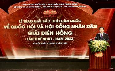 Chủ tịch Quốc hội Vương Đình Huệ phát biểu tại lễ trao Giải Diên Hồng lần thứ nhất.