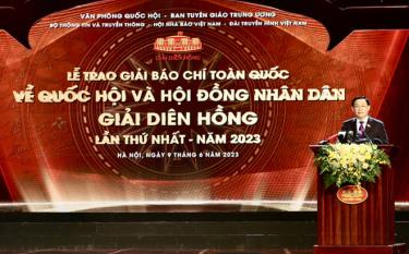 Chủ tịch Quốc đăng nhập dafabet Vương Đình Huệ phát biểu tại lễ trao Giải Diên Hồng lần thứ nhất.