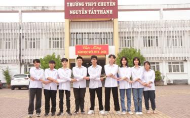 Đội tuyển Học sinh giỏi môn Vật lý Trường THPT chuyên Nguyến Tất Thành sẵn sàng bước vào kỳ thi.