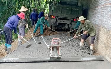 Đến nay, huyện Văn Yên đã bê tông hoá trên 100 km đường giao thông nông thôn, đạt 98,9% kế hoạch.