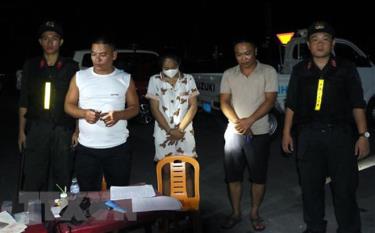 Lực lượng công an bắt các đối đối dafabet trong đường dây mua, bán giấy tờ giả.
