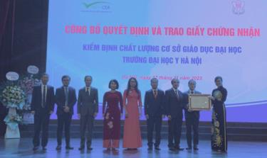 Sau thời gian đánh giá ngoài, Hội đồng kiểm định chất lượng giáo dục đã thẩm định báo cáo đánh giá ngoài và quyết định công nhận kiểm định chất lượng giáo dục của Trường Đại học Y Hà Nội.