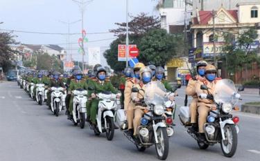 Lực lượng công an ra quân đảm bảo ANTT.