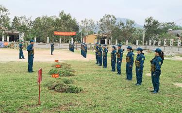 Huấn luyện dân quân ở xã Mường Lai, huyện Lục Yên.