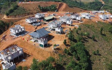 40 căn nhà sàn tại khu tái định cư đã hoàn thành phần đào móng, đóng ép cọc. Ảnh: Báo m88 đăng nhập