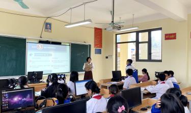 Giờ đăng nhập dafabet Tiếng Anh của cô và trò Trường THCS Trần Phú, huyện Văn Chấn.
