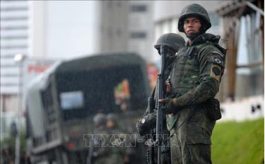 Binh sĩ tuần tra trên đường phố tại Natal, Rio Grande do Norte, Brazil. Ảnh tư liệu: AFP/TTXVN