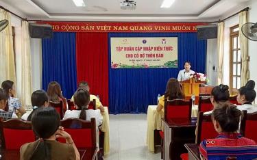 Đội ngũ cô đỡ thôn bản trên địa bàn tỉnh được tập huấn cập nhật kiến thức chăm sóc sức khỏe, dinh dưỡng bà mẹ, trẻ em năm 2024.