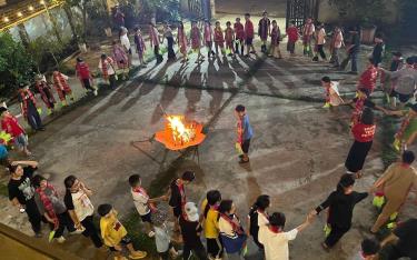 Visitors staying and experiencing at Hai Long Homestay, Nghia Loi Commune, Nghia Lo Town.