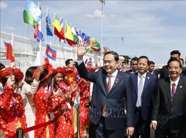 Chủ tịch Quốc hội Trần Thanh Mẫn tại sân bay quốc tế Pochentong, thủ đô Phnom Penh, Camphuchia.