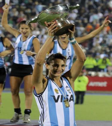 VĐV Luciana đăng quang ngôi vô địch hockey thế giới cùng ĐT Argentina