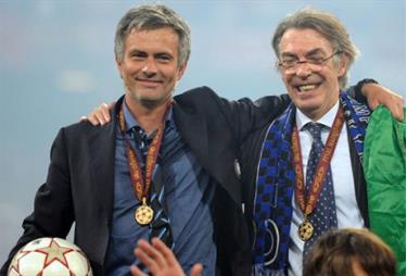 Mourinho và chủ tịch Moratti (bên phải) sau trận chung kết Champions League 2010.