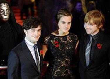 Từ trái sang: Daniel Radcliffe, Emma Watson và Rupert Grint trong buổi công chiếu 