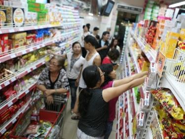 Nhiều siêu thị hiện đã chuẩn bị xong nguồn hàng phục vụ Tết Nguyên đán.
