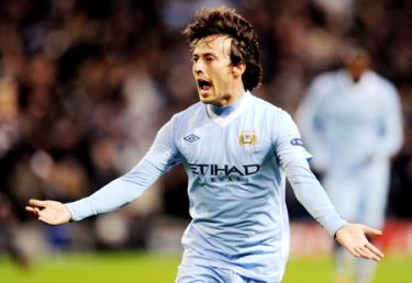 Tiền vệ David Silva mừng bàn thắng mở tỉ số cho Man.City.