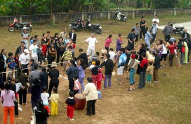 Thi kéo co là môn thể thao được nhân dân phố Tân Trung 2, phường Minh Tân tham gia nhiệt tình trong các lễ, hội ở khu dân cư.